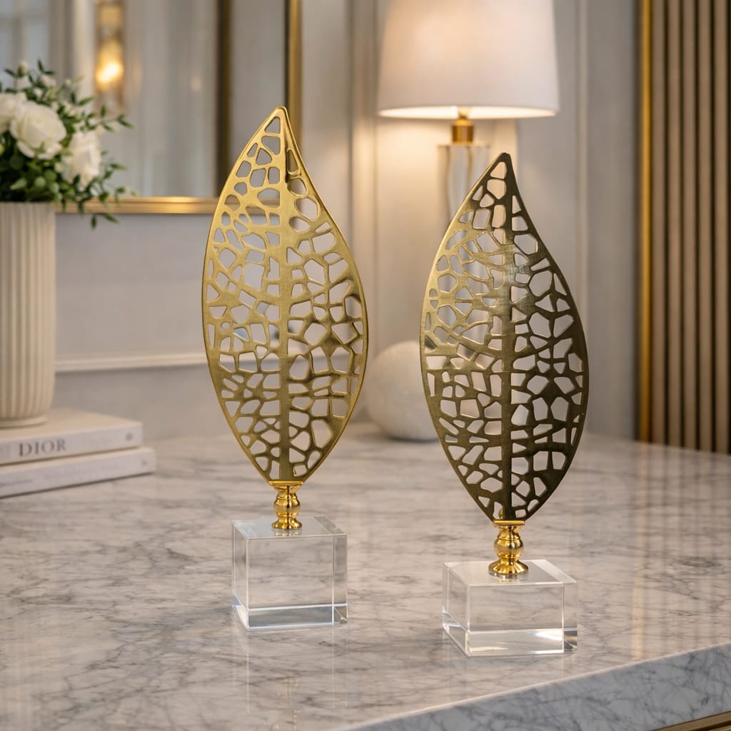 Leaves gold on base crystal