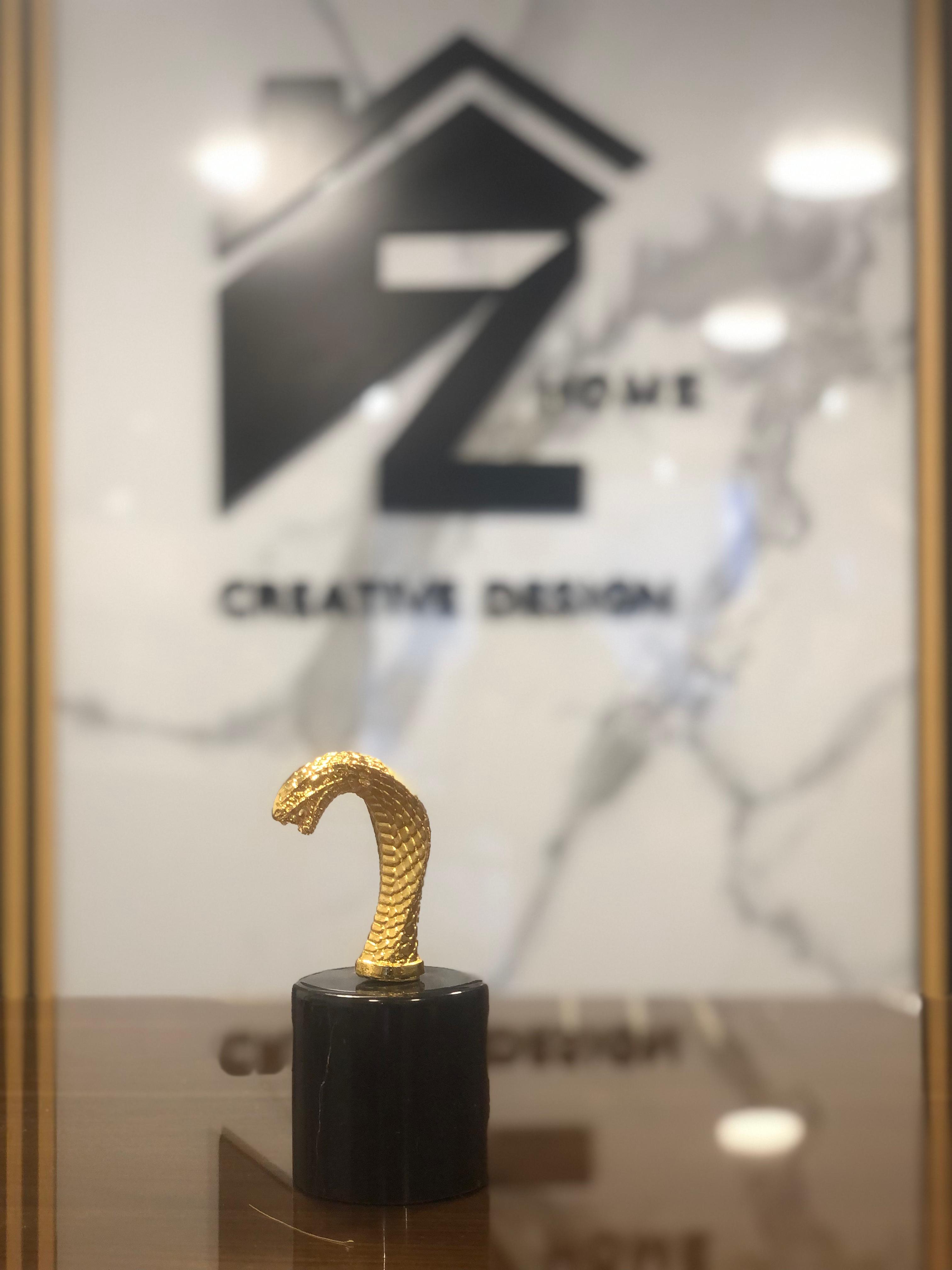 Snake with round marble