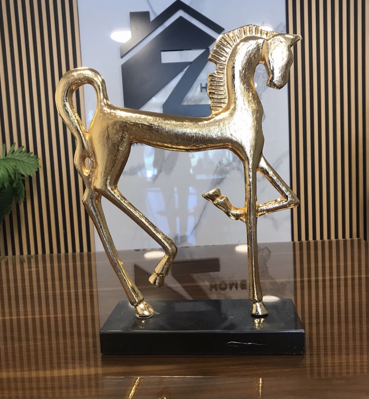 Horse on stand marble