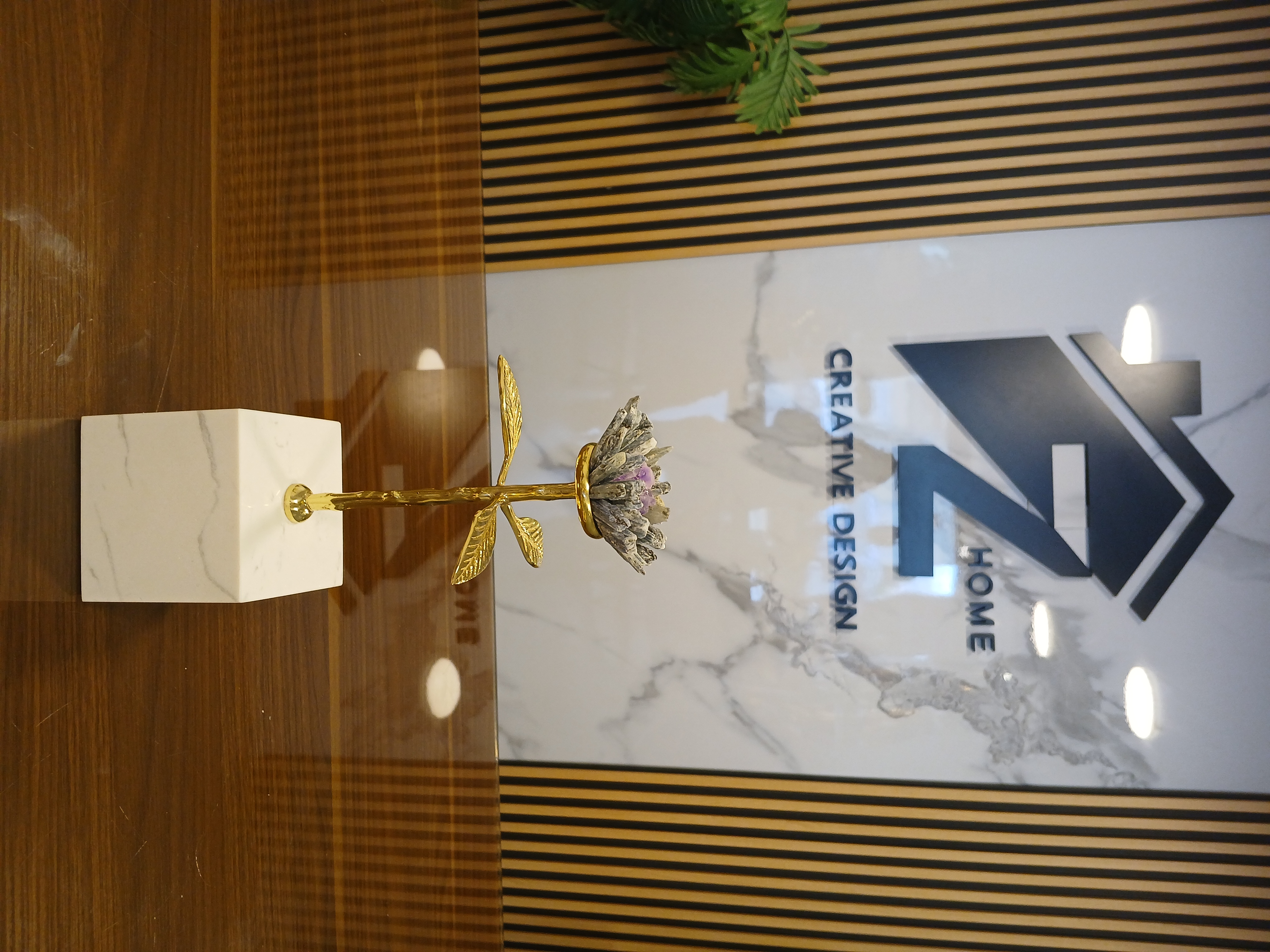 Plum blossom ornaments trumpet blue